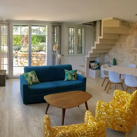 Charming With Private Pool بيت للعطل *