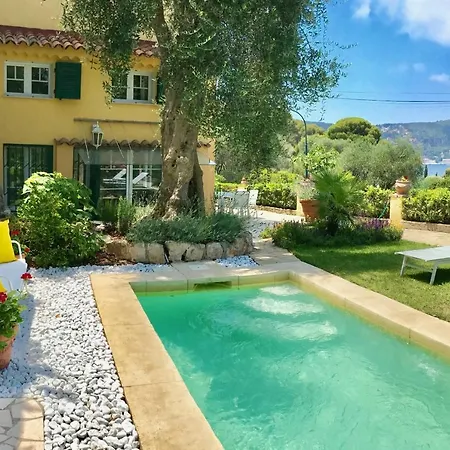 Vakantiehuis Charming With Private Pool